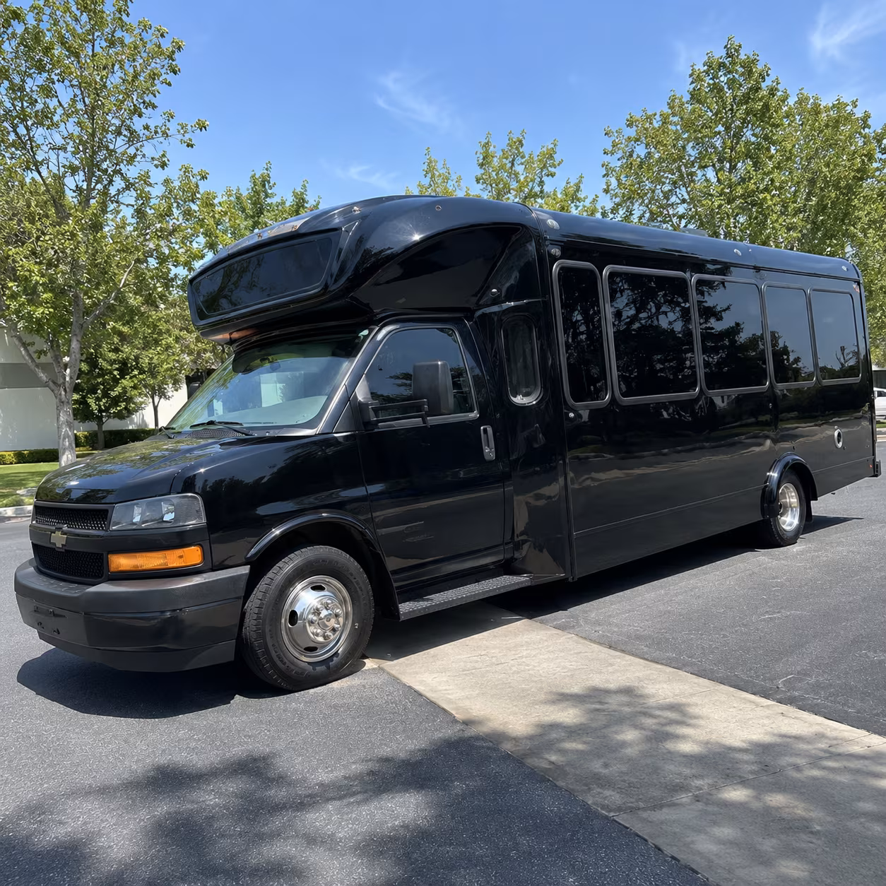oceanside 15 passenger party bus
